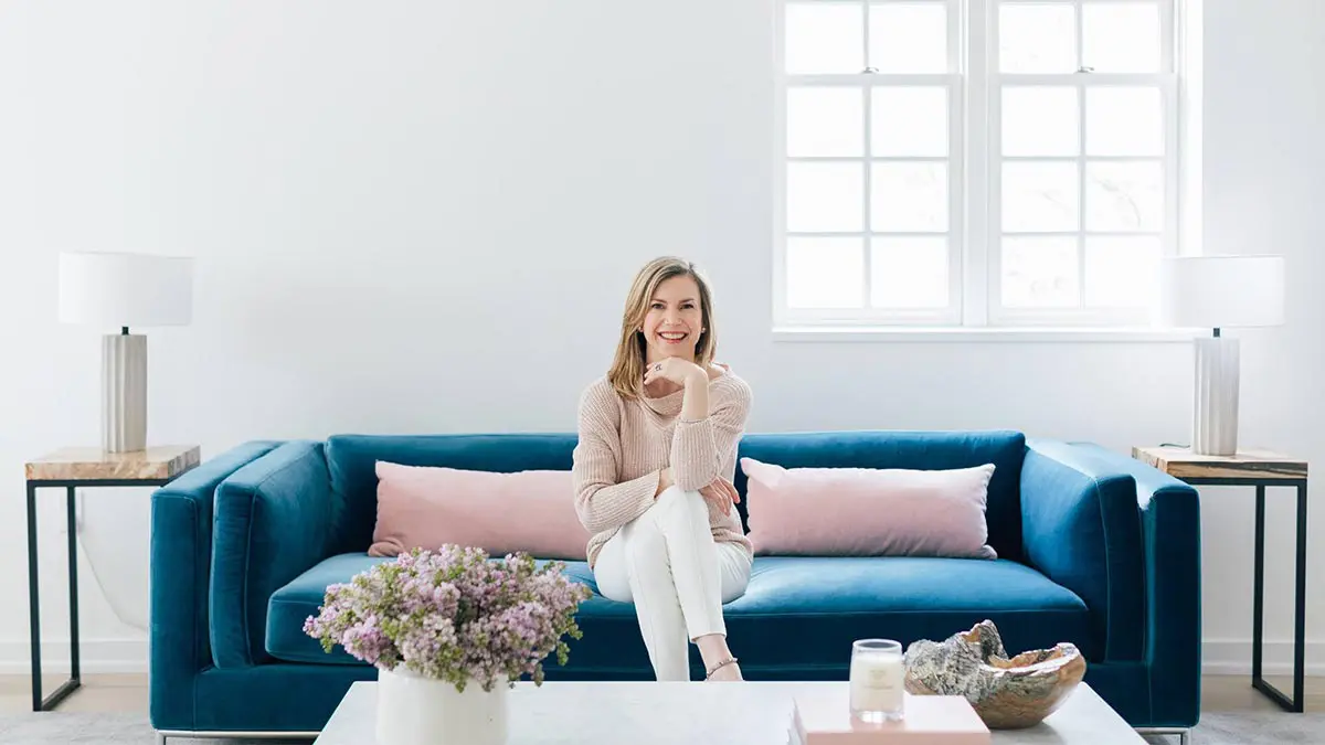 Greenwich-Doc-Couch-rotator Greenwich Point Dermatology